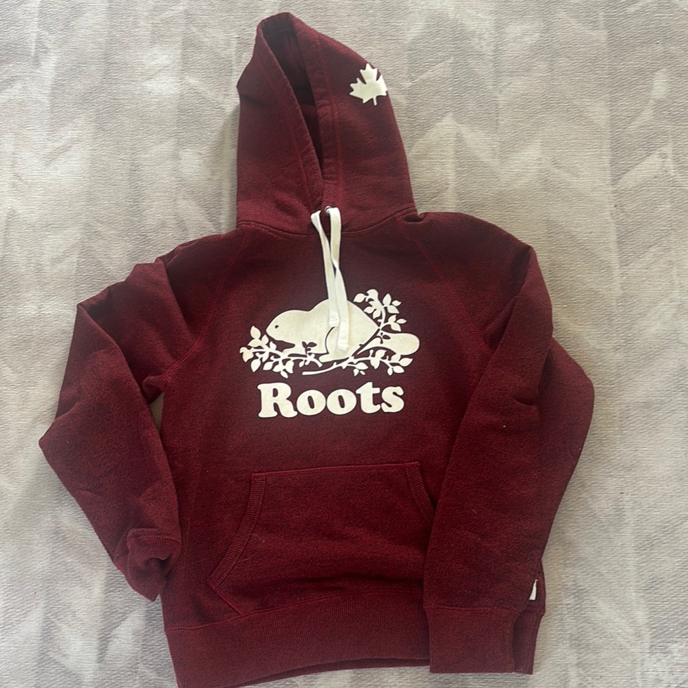 ROOTS sweatshirt very heavy warm material Size Small excellent condition